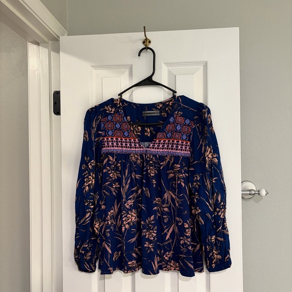 Anthropologie Floral Embroidered V Neck Top Size S - Picture 5 of 11